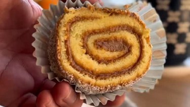 Paso a paso para un pionono casero con relleno de dulce de leche en un par de minutos