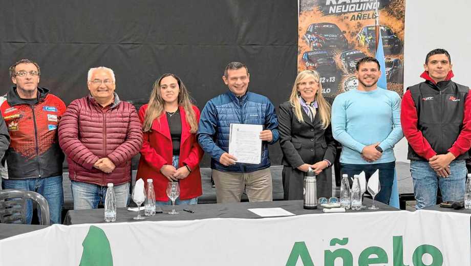 La presentación en el sum cultural de la 6ta fecha del Rally Neuquino 