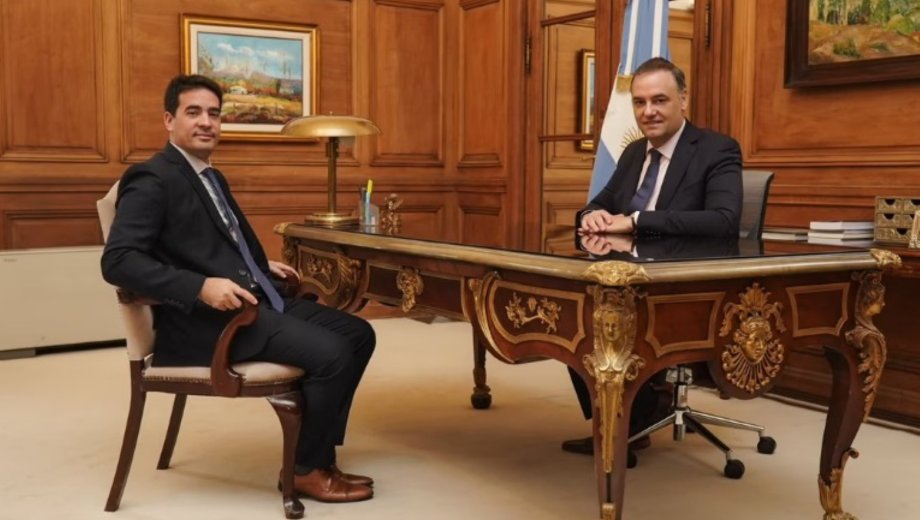 Adrián Ravier junto a Manuel Adorni. Foto: Gentileza NA. 