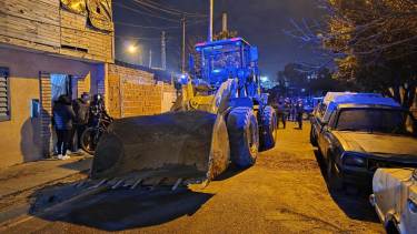 Video | Tras el triunfo de Argentina chocó con una pala cargadora varios autos y dejó dos heridos en Entre Ríos