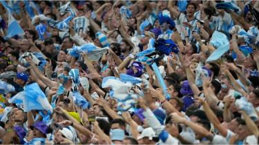 Hinchas argentinos fueron detenidos por intentar filtrarse al partido contra Jordania y recibirán una dura sanción