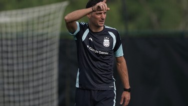 Las tres dudas de Scaloni en el once titular de la Selección Argentina para el debut frente a Argelia