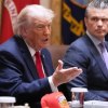 Imagen de Donald Trump anunció que atacará "muy fuerte" esta noche a Irán y que se tomará el control del petróleo como en Venezuela