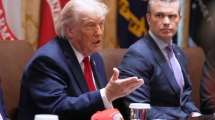 Imagen de Donald Trump anunció que atacará «muy fuerte» esta noche a Irán y que se tomará el control del petróleo como en Venezuela