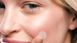 Parches anti acné: el aliado beauty que conquista las redes