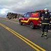 Imagen de Vuelco en la Ruta 237 de un camión que transportaba autos: Vialidad Nacional trabaja en el retiro del vehículo de carga pesada