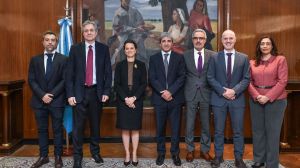 Cumbre clave con el Banco Mundial por la garantía de US$2.000 millones: el anuncio de Caputo sobre la tasa de interés