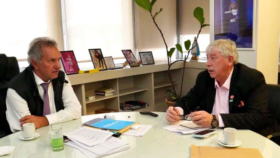 El secretario de Turismo y Ambiente de la Nación, Daniel Scioli, recibió al intendente de Bariloche, Walter Cortés. (Foto gentileza Municipalidad de Bariloche)