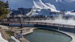 El destino patagónico donde podés bañarte en aguas termales mientras nieva: una experiencia única en el mundo