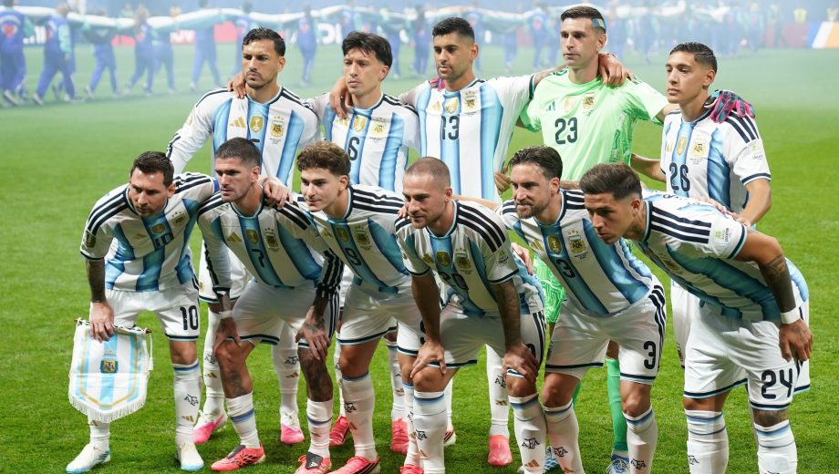 Lionel Scaloni repetirá la misma formación que dispuso ante Egipto. (Foto: Clarín Fotografía - Juano Tesone)