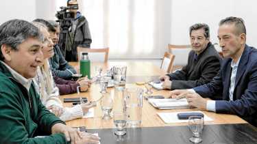 Paritaria estatal en Neuquén: el Gobierno defiende el IPC y mira sus cuentas para estudiar aumentos