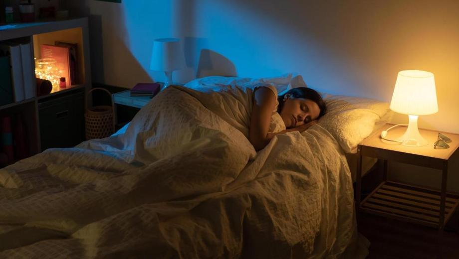 Apagar el televisor antes de dormir es fundamental.-