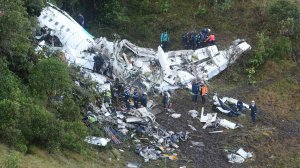 La tragedia de Chapecoense: el libro de Javier Sinay que reconstruye el accidente y la historia de los sobrevivientes