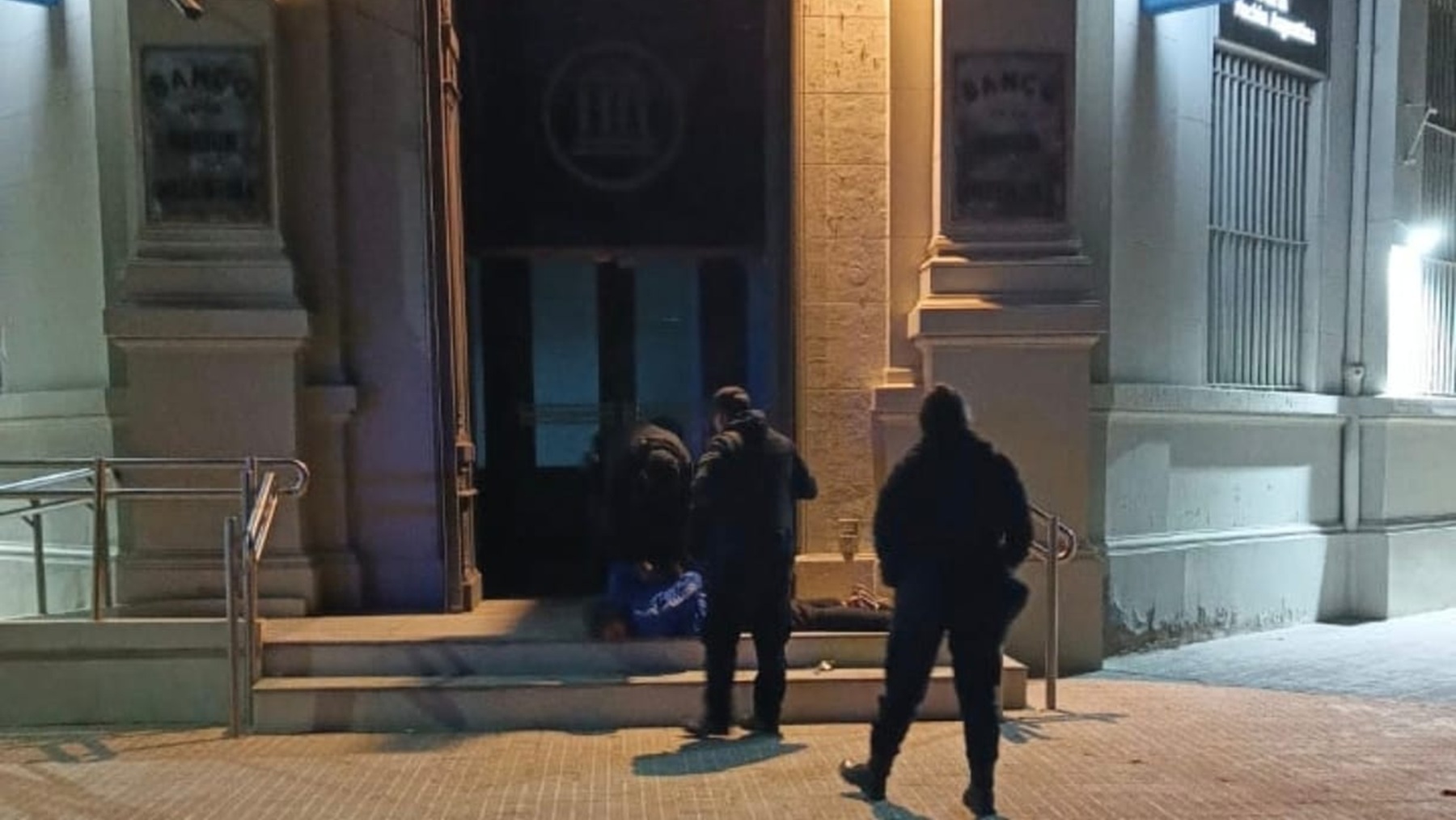 Intentó robar en un banco de San Antonio Oeste: sonó la alarma y terminó detenido por la Policía