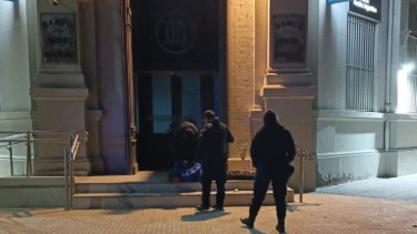 Intentó robar en un banco de San Antonio Oeste: sonó la alarma y terminó detenido por la Policía