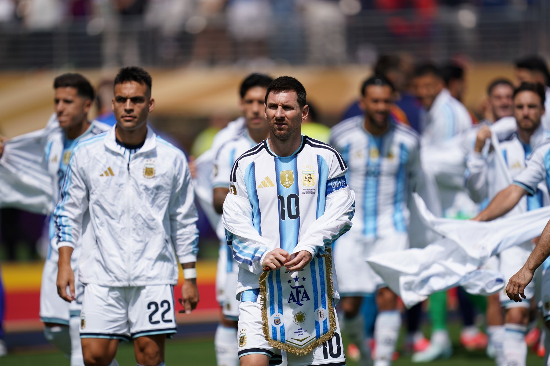 Llegó el capitán: Lionel Messi aterrizó en Rosario en silencio para refugiarse con su familia tras la final del Mundi