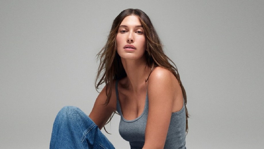 hailey bieber para gap.