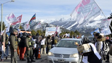 Bariloche: Unter y la CNEA unieron reclamos en una jornada de protesta
