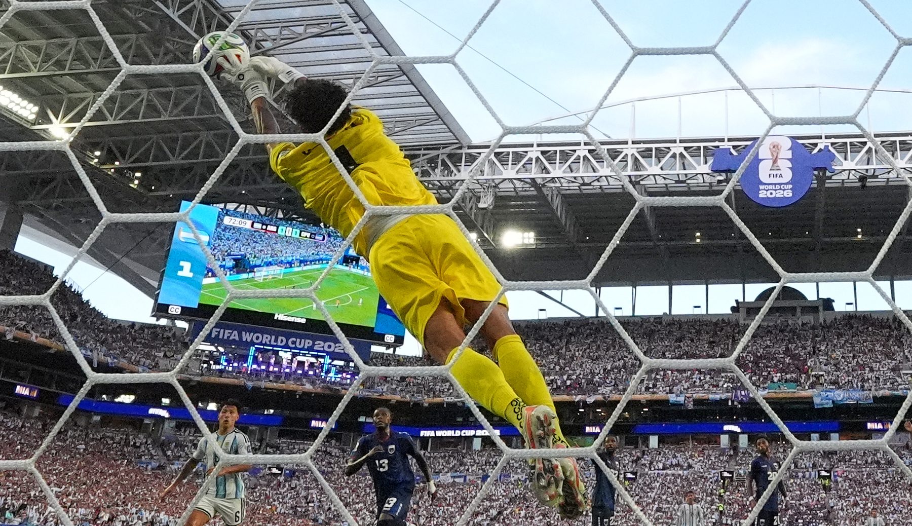 Vozinha, el arquero destacado del Mundial, atrae la atención de un club sudamericano