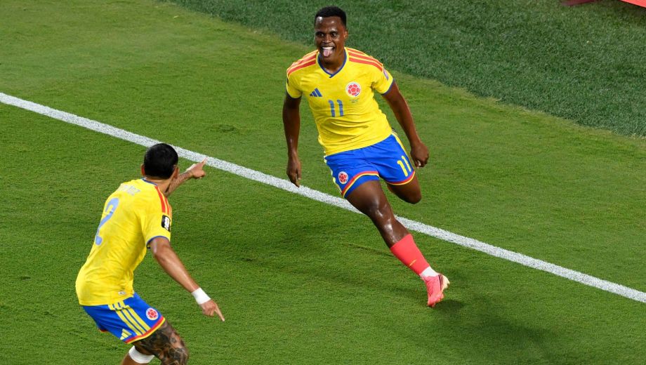 Arias anotó el único gol y los cafeteros siguen en el Mundial. (Fotos AP)