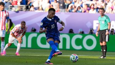 Francia eliminó a Paraguay en los octavos de final del Mundial 2026 con un gol de penal de Mbappé