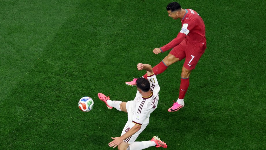 (AP). Muy activo Ronaldo en la primera mitad, buscando, luchando y siendo clave en ataque. 