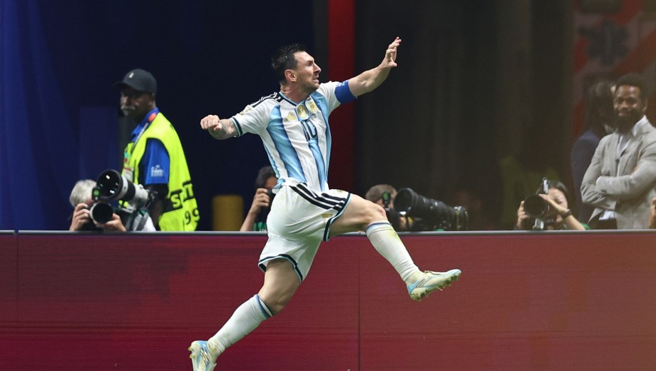 (AP) La Pulga frotó la lámpara y empató el partido a poco del final. 