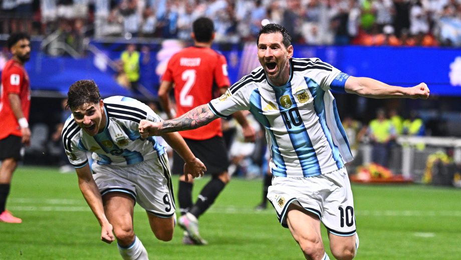 Julián Álvarez volvería a ser el acompañante de Lionel Messi en la delantera. (Foto: Archivo - AP)