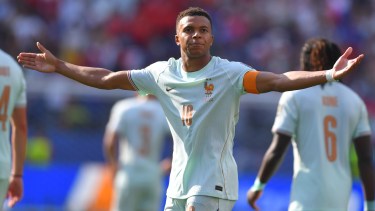Con goles de Mbappé y Dembelé, Francia le ganó a Marruecos 2 a 0 y está en otra semifinal mundialista