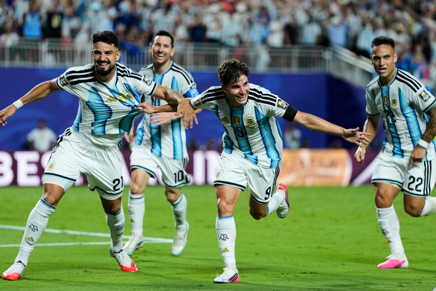 Julián Álvarez estuvo a un paso de salir del campo antes de su gol