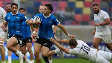 Los Pumas, que homenajearon a los campeones del 86′, cayeron ante Inglaterra en un final polémico