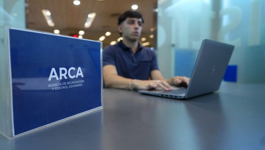 Monotributo: cómo saber si ARCA te recategorizó de oficio y qué hacer si hay errores.-