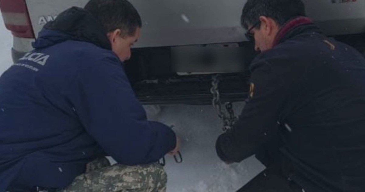Turistas varados en la ruta a Pehuenia por intensas nevadas