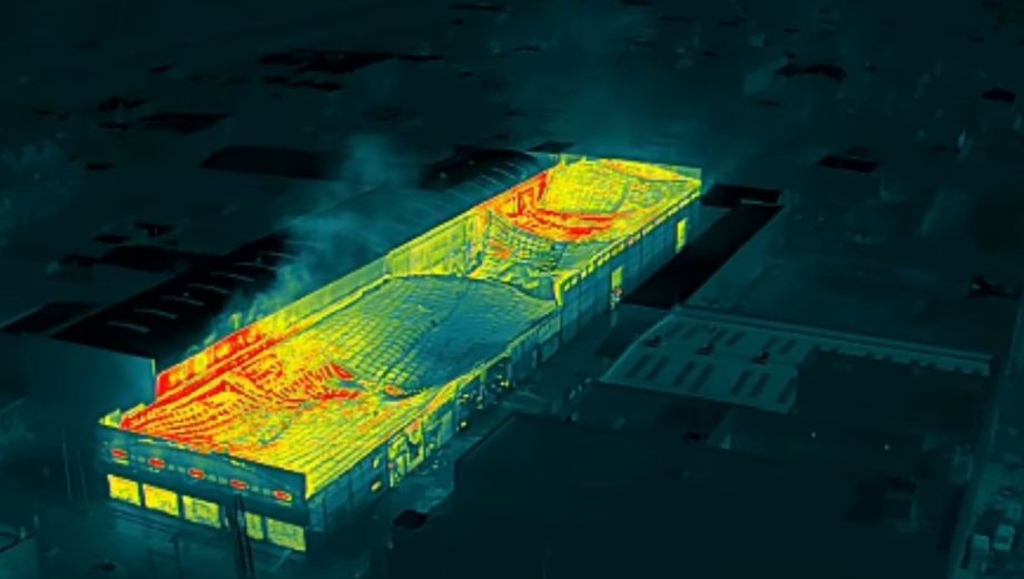 El dispositivo detectó los niveles de temperatura y los focos del fuego en el lugar (Foto: Luciano Ortiz Luna)