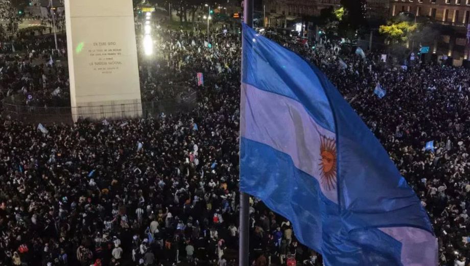 El operativo constará de 800 efectivos en caso de una nueva junta de miles de hinchas (Foto: AP / LA NACION)