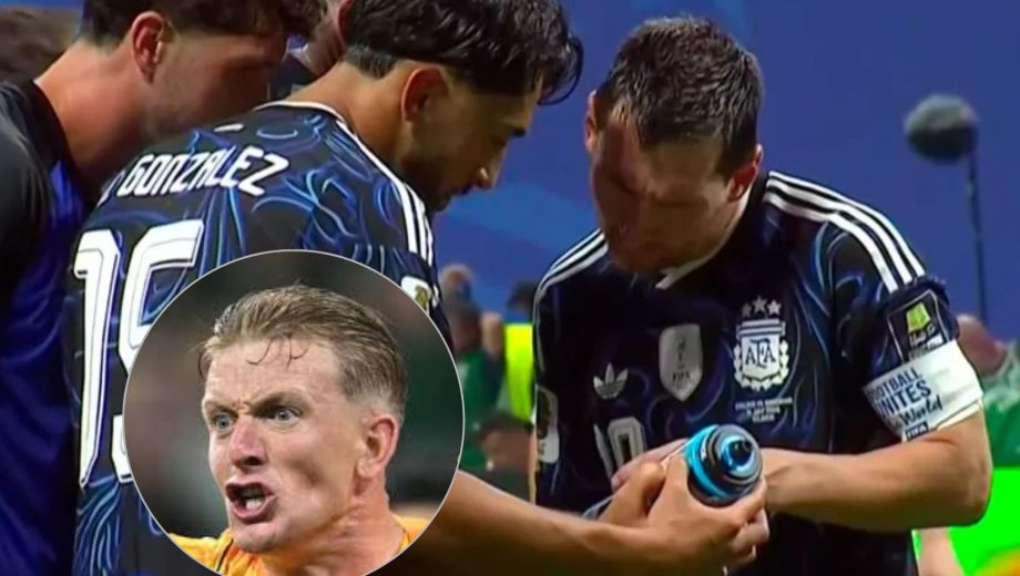 El arquero inglés dejó su botella en el arco donde Argentina celebró el pase a la final (Foto: AFP)