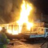 Imagen de Incendio en un barrio de Bariloche: Bomberos trabaja para contenerlo, la hipótesis sobre su inicio
