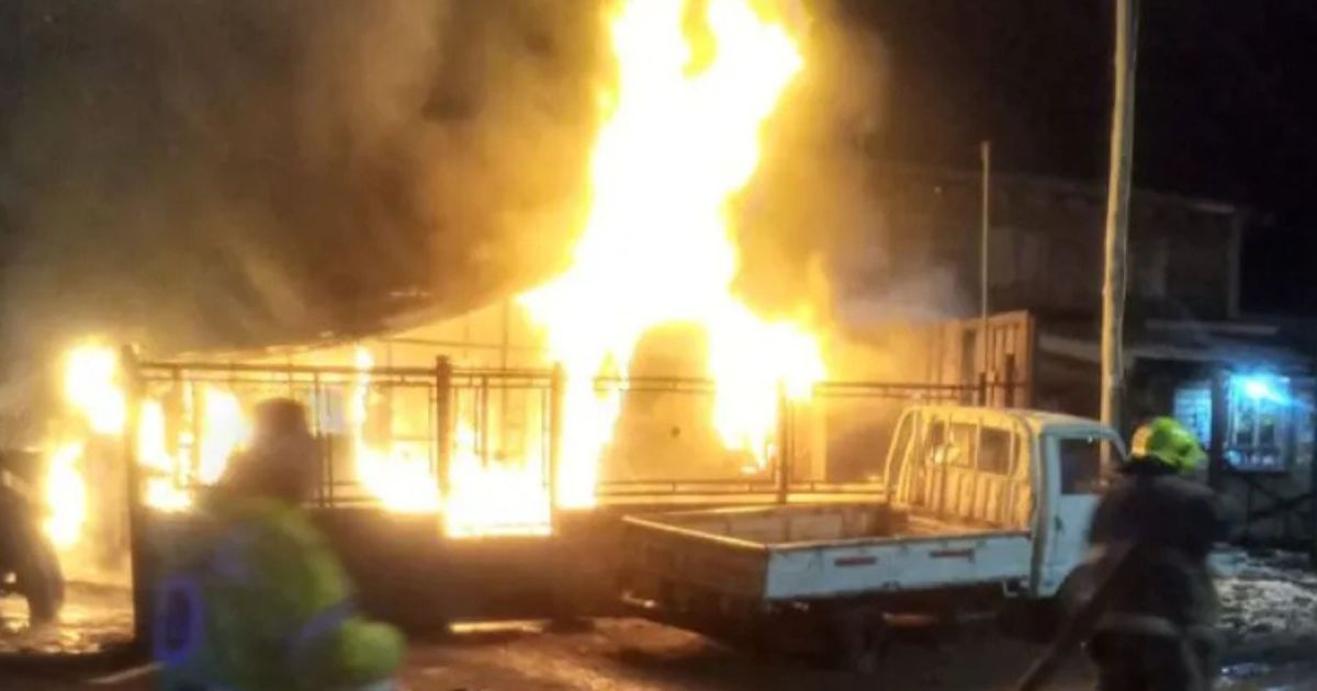 Incendio en Bariloche: Bomberos trabajan para controlarlo mientras investigan su origen