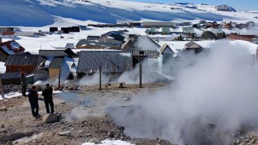 Las termas de Copahue bajo el foco de la ciencia: midieron los gases que emite el suelo donde se instalan los turistas
