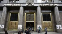 Imagen de El Gobierno aprobó otra licitación clave y sumó más dólares: cómo respondió el mercado al nuevo bono estrella