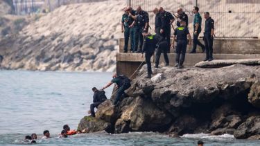 Crisis migratoria en España: se registraron 57 muertos y más de 50.000 inmigrantes ilegales en Ceuta
