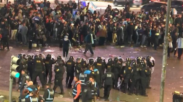 Disturbios en el Obelisco: cinco policías heridos y 19 detenidos tras los festejos por la victoria de Argentina ante Egipto