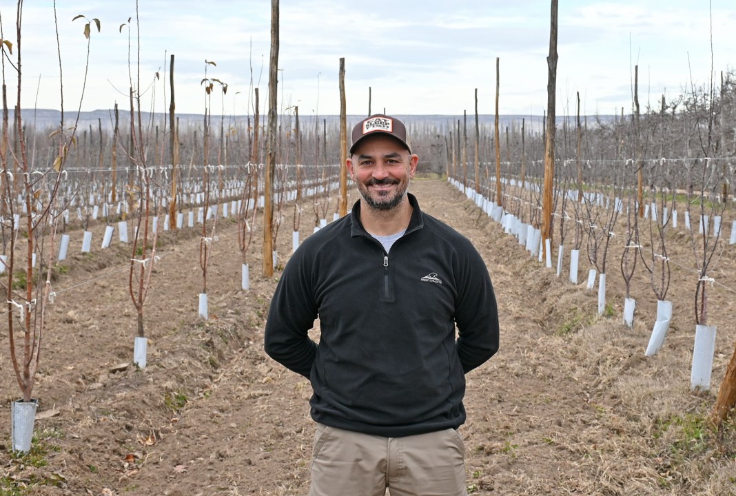 Gonzalo Laino, productor frutícola de General Roca que decidió no bajar los brazos, y fue recompensado.