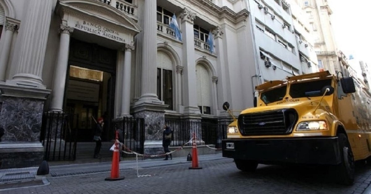 Analistas respaldan la calma cambiaria, aunque el deseo de dolarización persiste