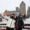 Imagen de Mirá las mejores fotos de la nieve en Bariloche: turistas felices y calles blancas