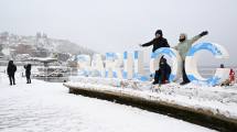 Imagen de La madrugada hizo magia: Bariloche despertó cubierta de nieve