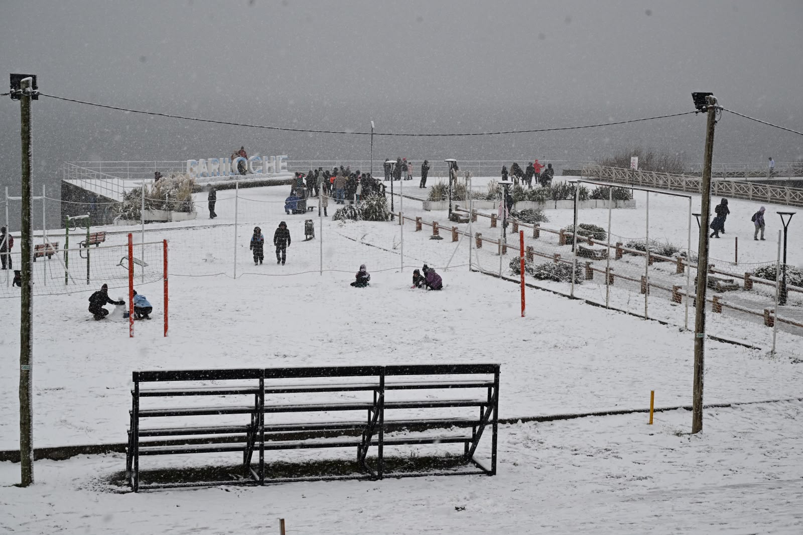 Bariloche en alerta por nieve: clases suspendidas y cadenas obligatorias