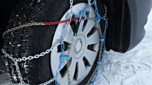 Imagen de Video | En un minuto: cómo colocar las cadenas para no quedar varado por la nieve en las rutas de la codillera