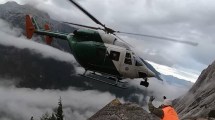 Imagen de El fuerte temporal de Chile los dejó aislados en la montaña: pasaron ocho días en un refugio y fueron rescatados en helicóptero