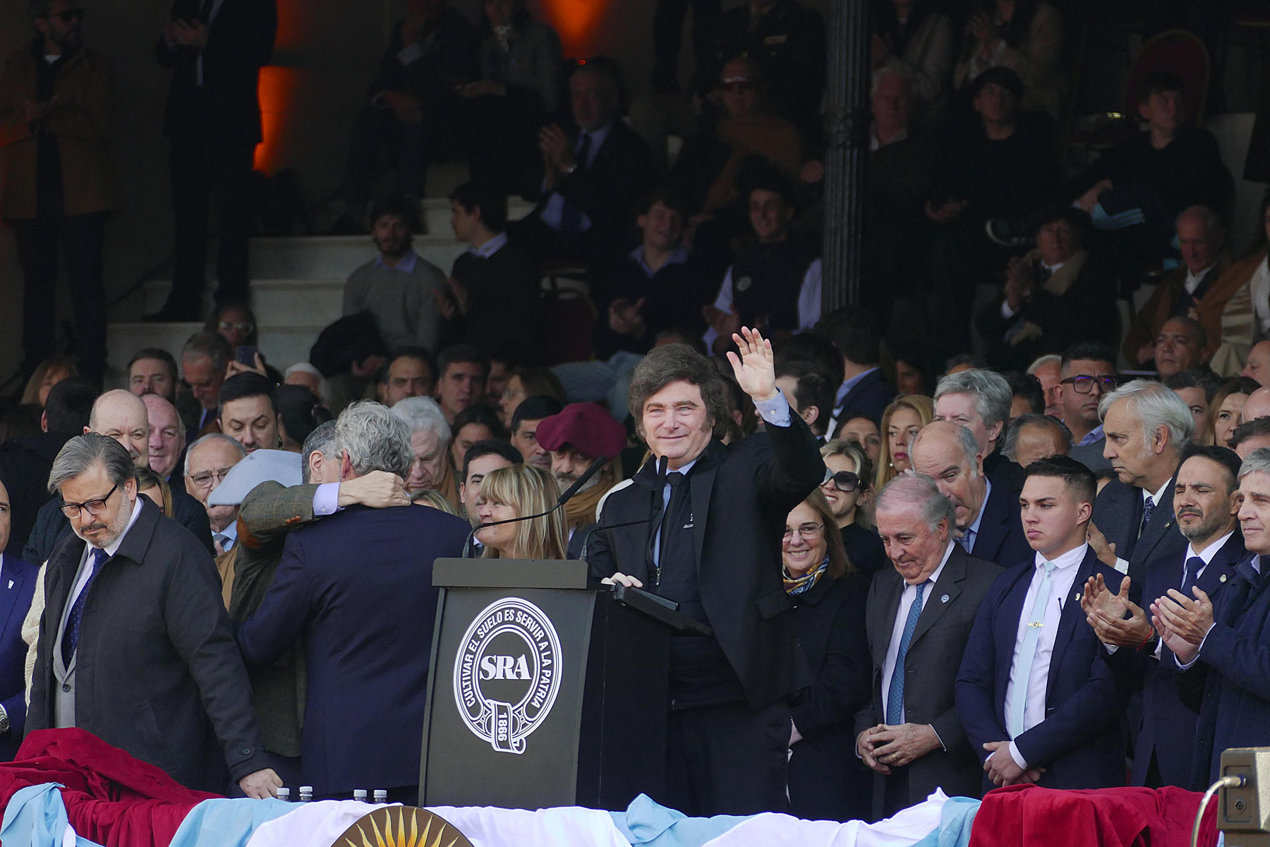 Imagen de Milei en la Rural: adelantó que la energía y la minería financiarán la baja de retenciones